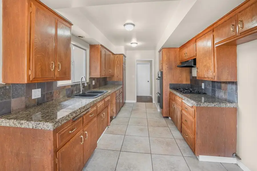 626 E Wright Street, Hemet, CA 92543 - #3