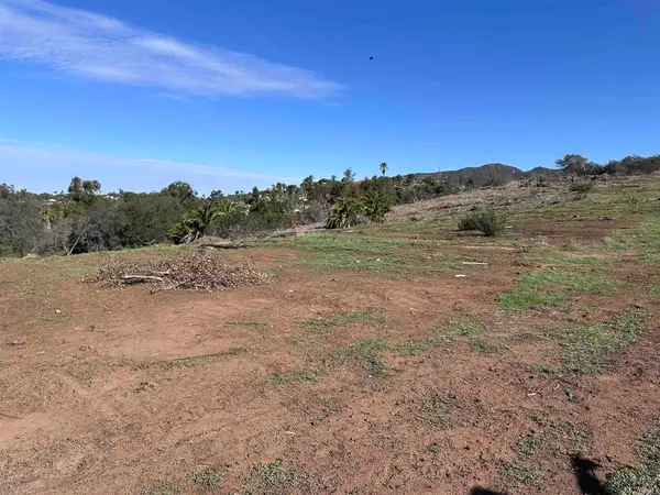 2525 Bella Vita Lane, Vista, CA 92084