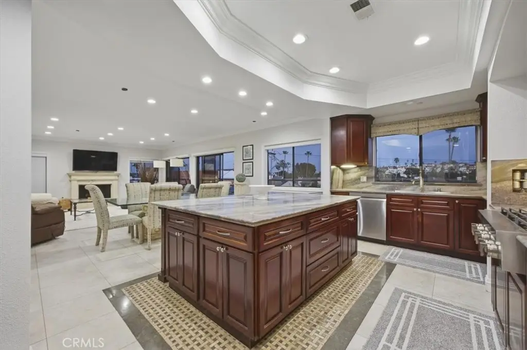 512 Esplanade #303, Redondo Beach, CA 90277 - #1