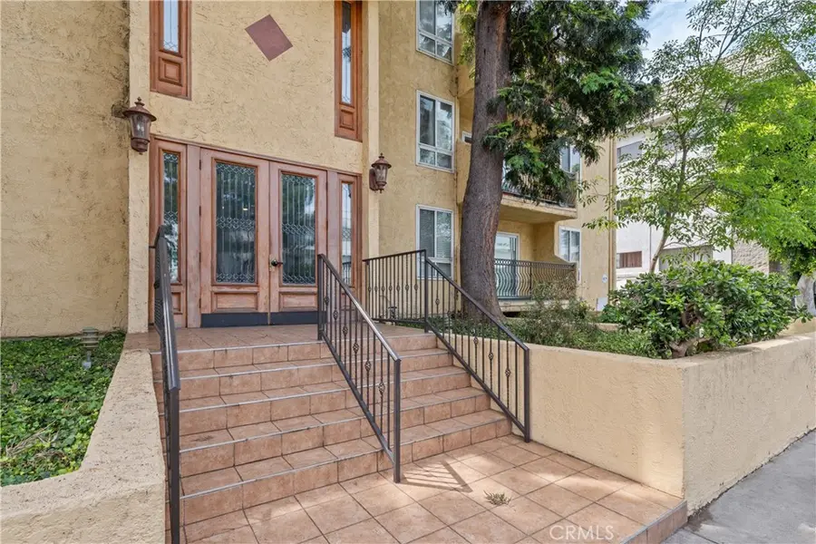 5257 Radford Ave #101, Valley Village, CA 91607 - #2