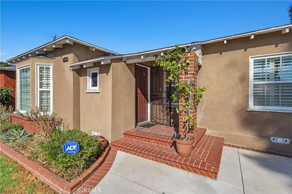 2860 Chestnut Avenue, Long Beach, CA 90806 - Image #1