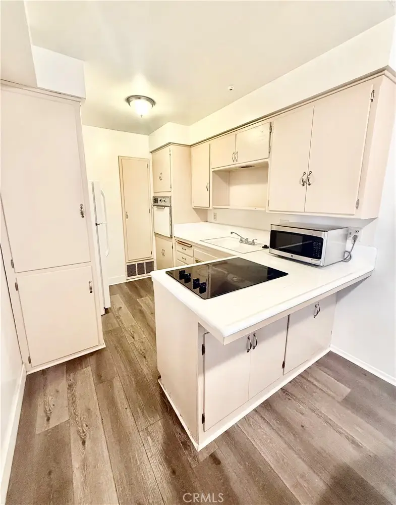 211 E California #B5, Glendale, CA 91206 - Image #3