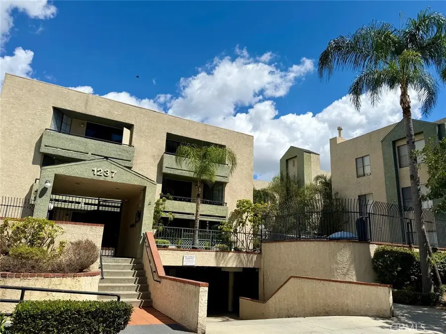 1237 E 6th Street #110, Long Beach, CA 90802 - #2