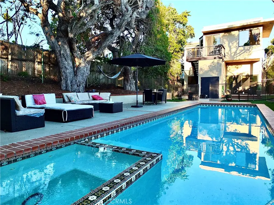 341 S Meadows, Manhattan Beach, CA 90266 - Image #2