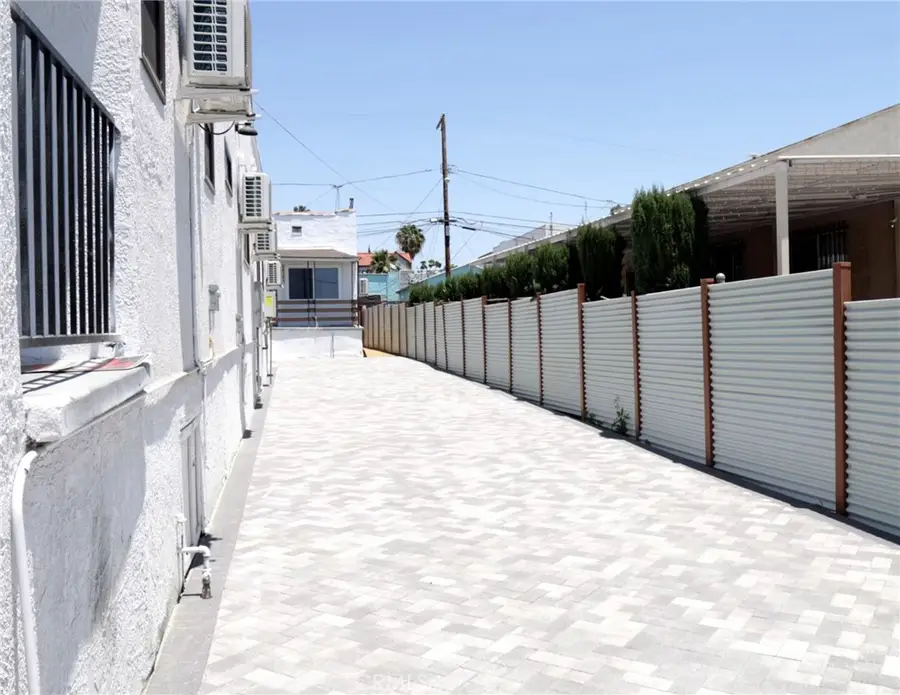 2437 Houston, Los Angeles, CA 90033 - #2