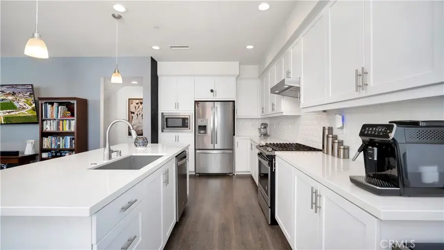 125 Allusion, Irvine, CA 92618 - Image #2