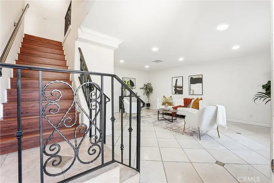 7006 Valmont #B, Tujunga, CA 91042 - Image #2