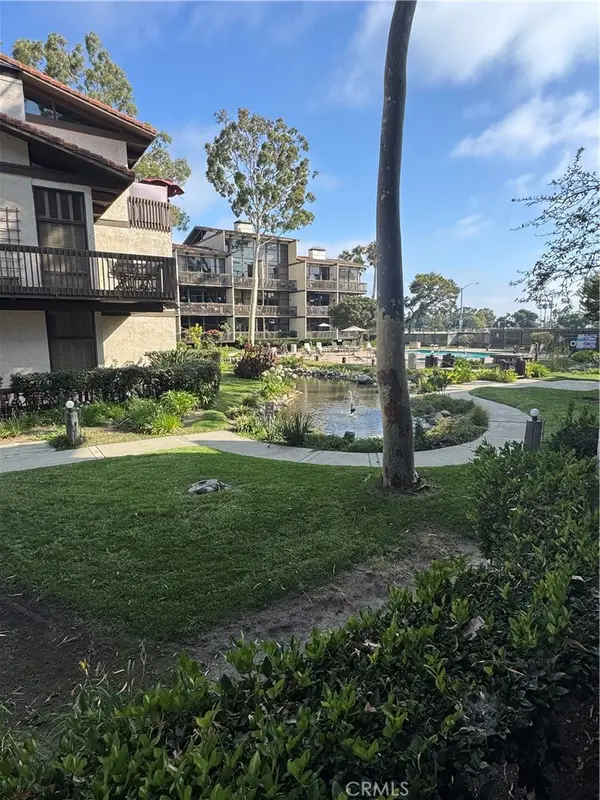 5104 Marina Pacifica Drive S, Long Beach, CA 90803