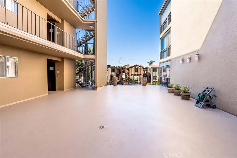 222 220 Granada Avenue, Long Beach, CA 90803 - Image #3