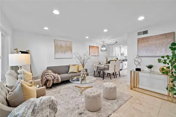 2338 Bunker Hill, Costa Mesa, CA 92626