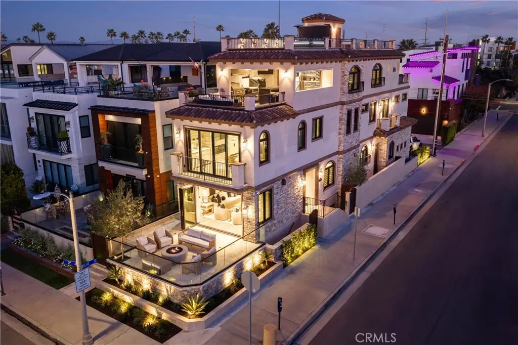 302 3rd, Huntington Beach, CA 92648 - #1