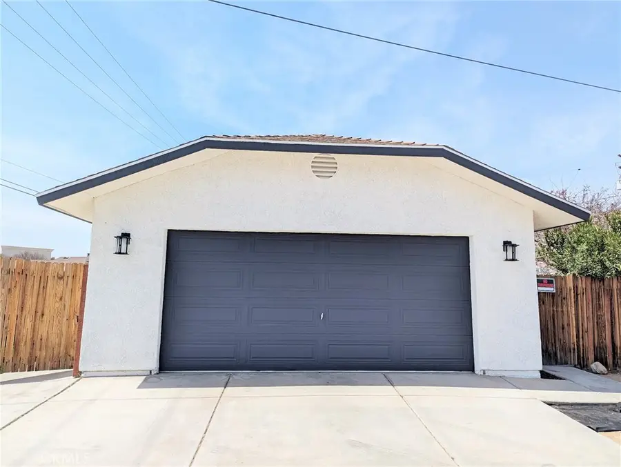 15354 Kiamichi Rd, Apple Valley, CA 92307 - #3