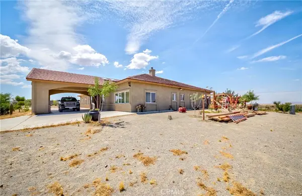 3789 Luna Road, Phelan, CA 92371