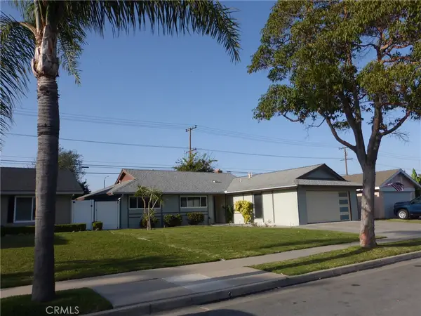 8881 Albatross Dr, Huntington Beach, CA 92646