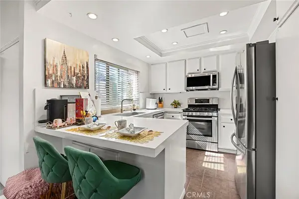 7851 Southlake #5, Huntington Beach, CA 92647