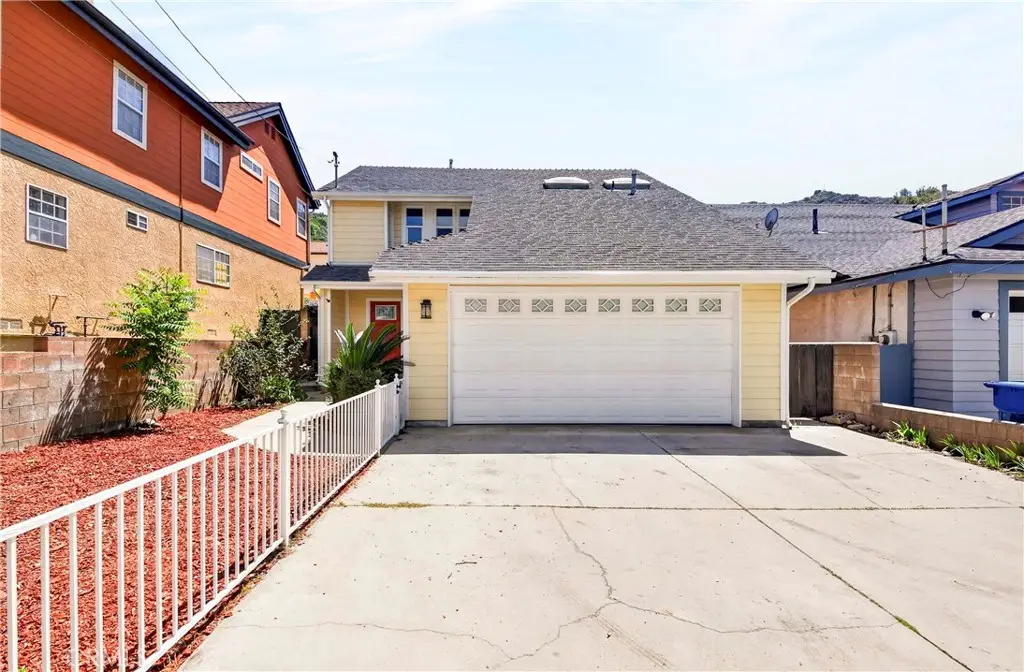 7552 Thousand Oaks, Tujunga, CA 91042 - #1