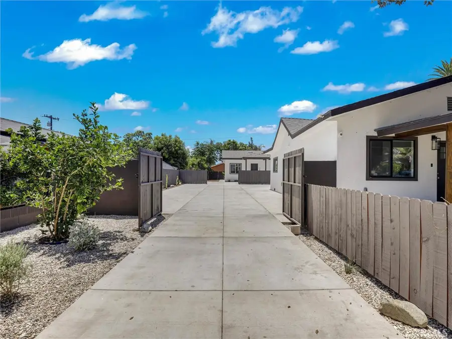1050 W Chestnut Avenue, Santa Ana, CA 92703 - #2