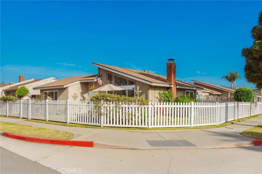 204 Springfield Avenue, Huntington Beach, CA 92648 - #2
