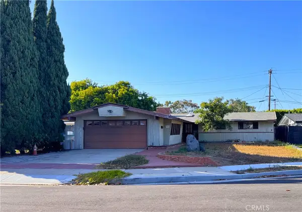 208 Wellesley Lane, Costa Mesa, CA 92626