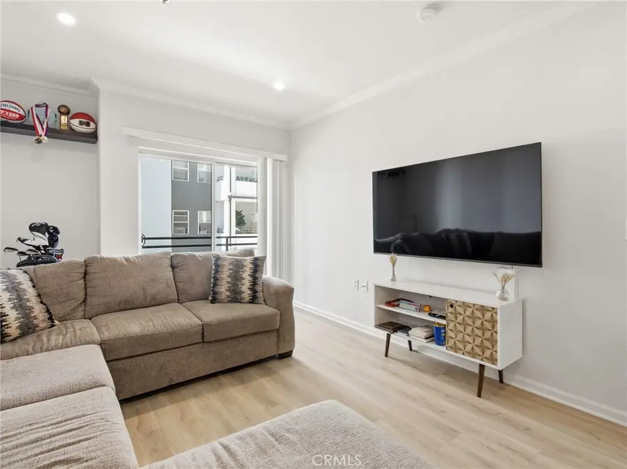 838 Pine #215, Long Beach, CA 90813 - #3