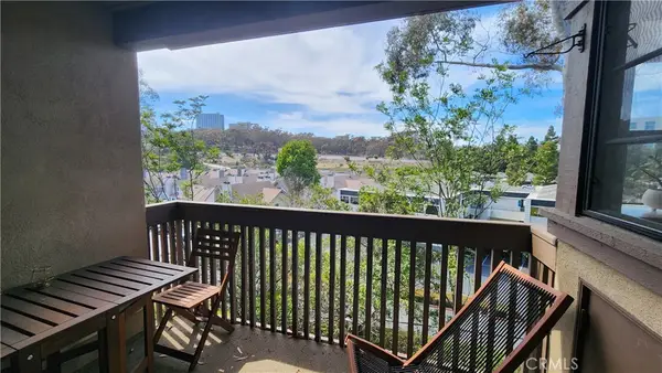 8860 Villa La Jolla Drive #215, La Jolla, CA 92037