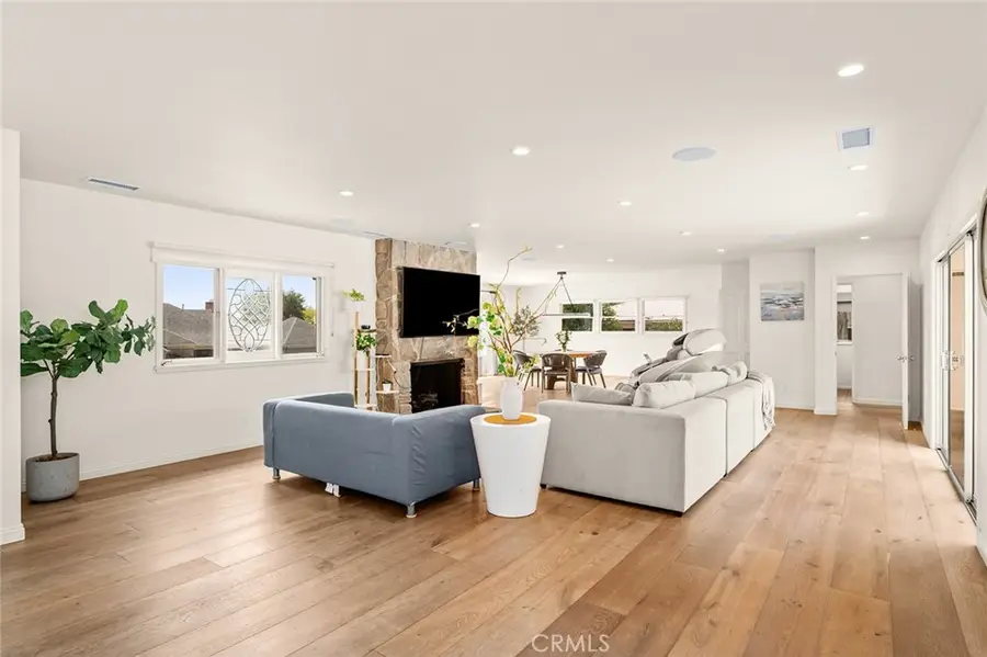 11365 Thurston Pl, Los Angeles, CA 90049 - #2