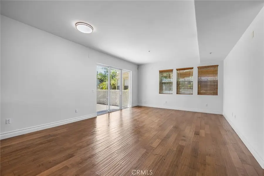 917 S New Hampshire #215, Los Angeles, CA 90006 - #2
