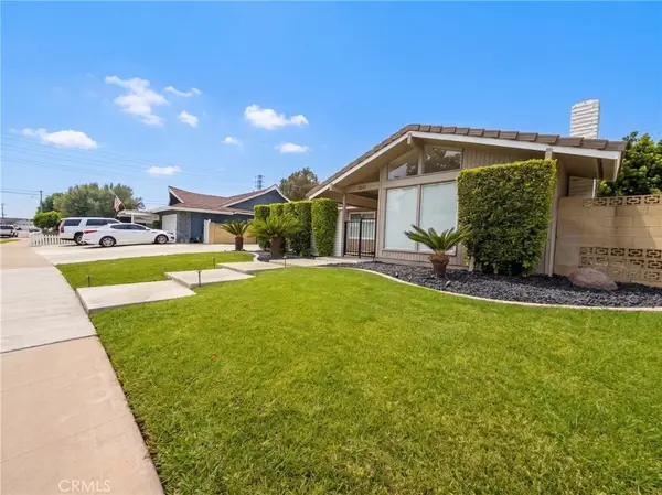 1517 E Riverview, Orange, CA 92865