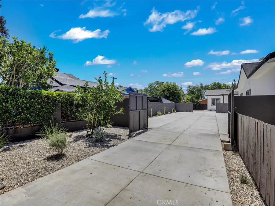 1050 W Chestnut Avenue, Santa Ana, CA 92703 - #2