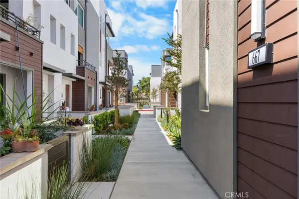 669 S Lyon Street, Santa Ana, CA 92705