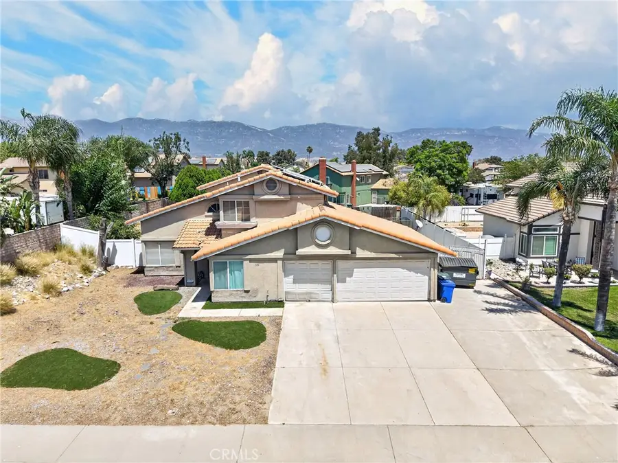1554 W Via Bello Dr, Rialto, CA 92377 - #2