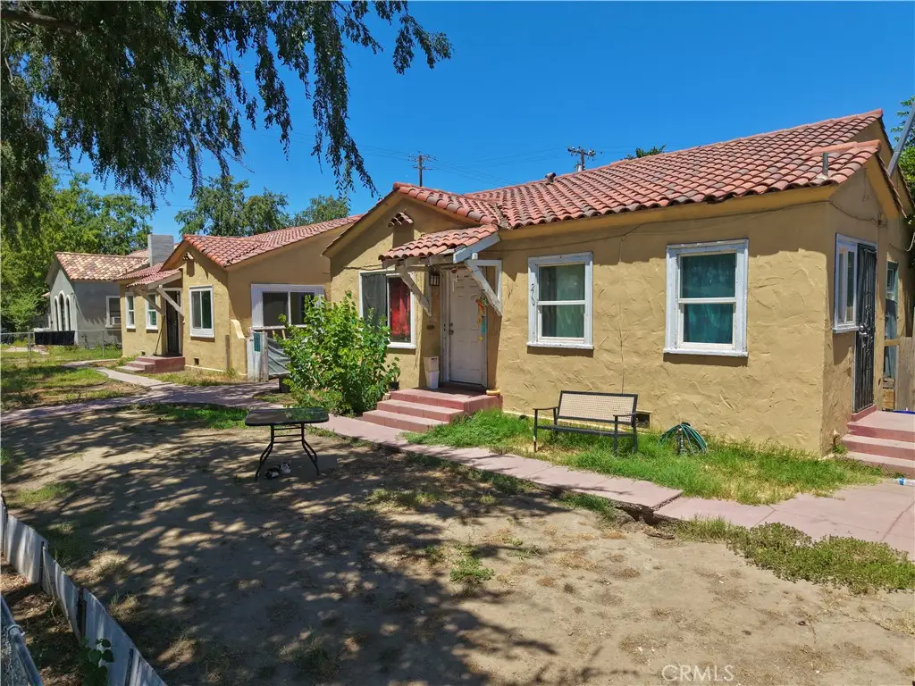210 17th Street, Bakersfield, CA 93301 - #1