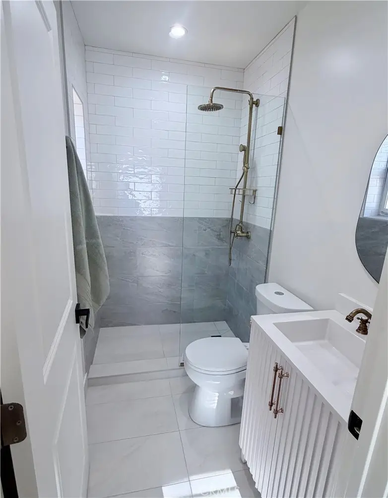 8712 S 11th Ave, Inglewood, CA 90305 - #3