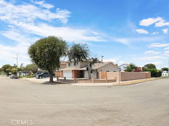 9451 Hyannis Port Dr, Huntington Beach, CA 92646 - #3
