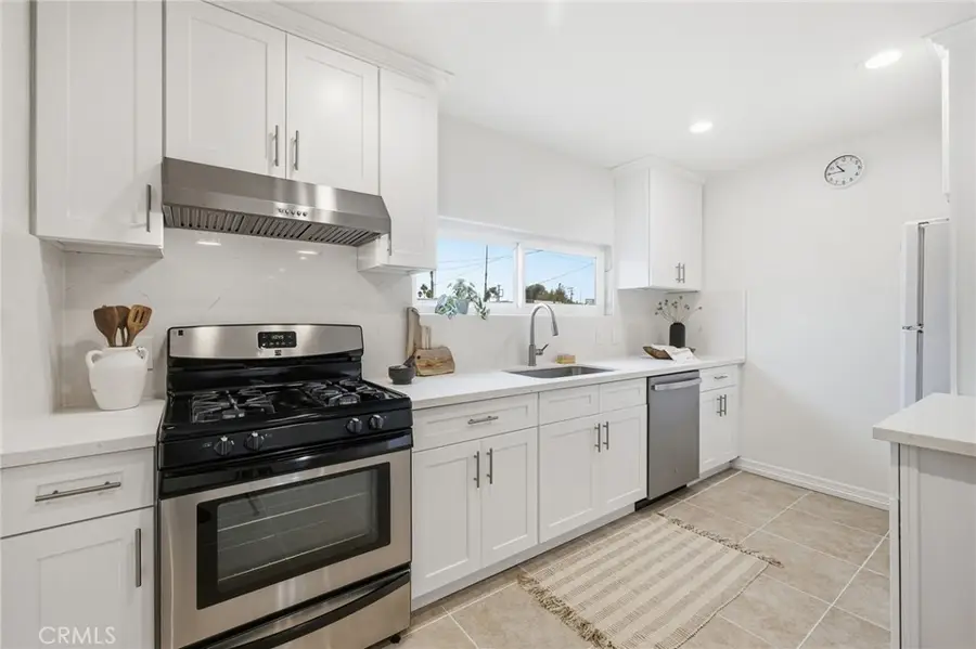 4018 Redwood Avenue #Unit B, Los Angeles, CA 90066 - #3