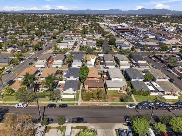 1544 Elm, Costa Mesa, CA 92626