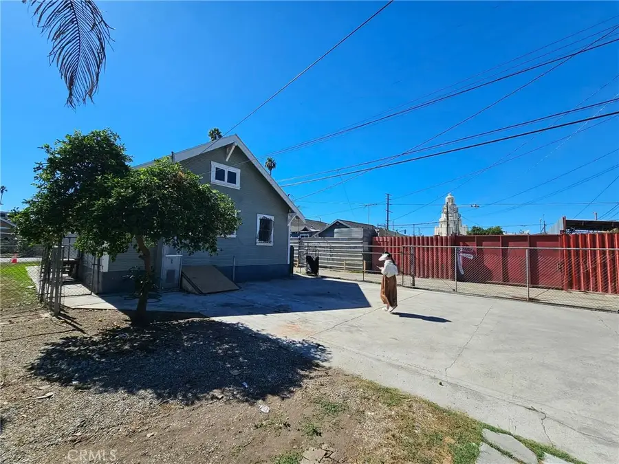 947 W 81st St, Los Angeles, CA 90044 - #2