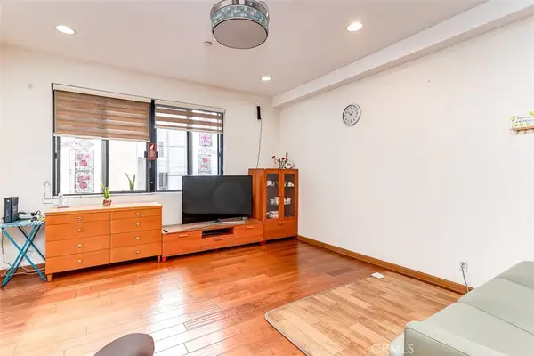 533 S St Andrews Place #104, Los Angeles, CA 90020