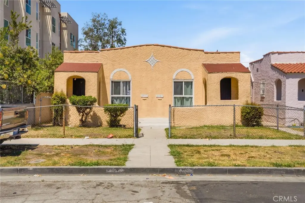 8701 Menlo, Los Angeles, CA 90044 - #1