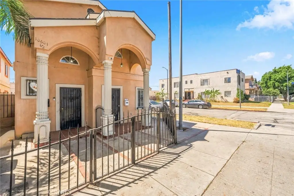 10601 S Main, Los Angeles, CA 90003 - #1