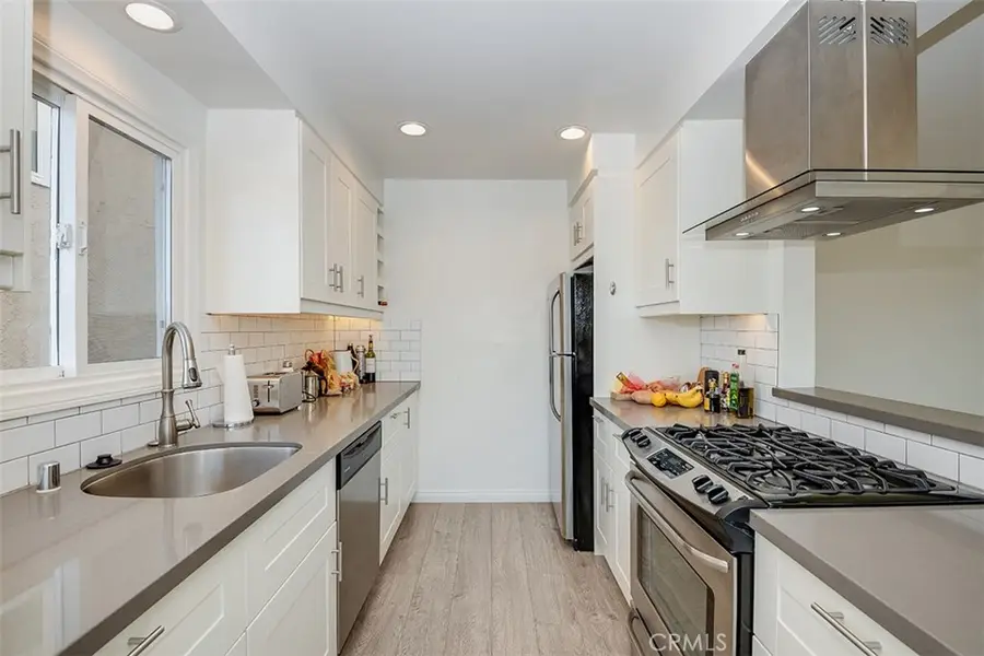 231 Longfellow Avenue, Hermosa Beach, CA 90254 - Image #2