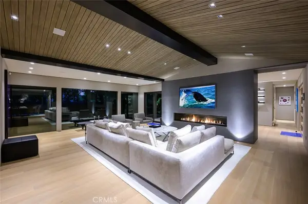 8808 Thrasher Avenue, Los Angeles, CA 90069