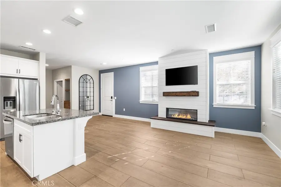 28661 Jardineras, Valencia, CA 91354 - #2