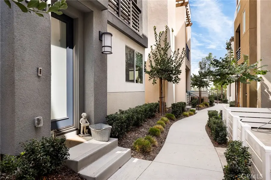 1642 W Saratoga Lane, San Pedro, CA 90732 - Image #2