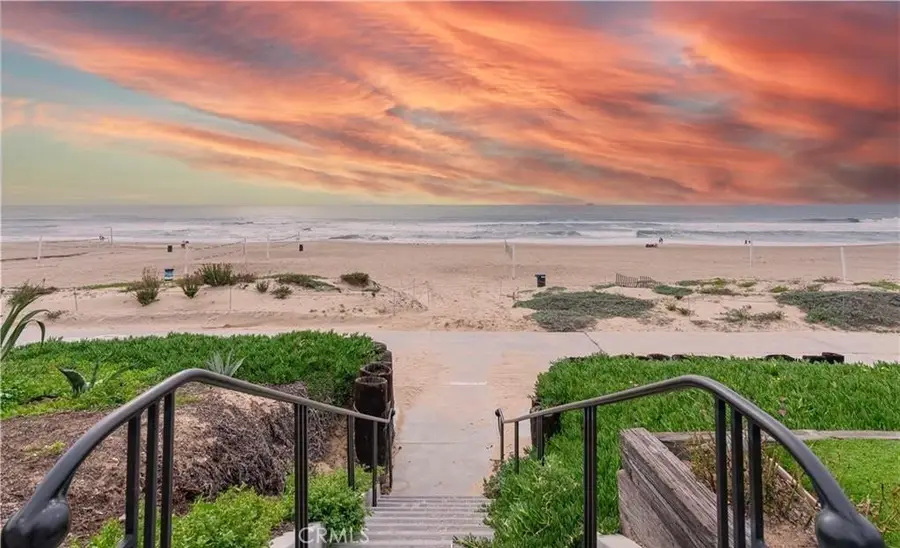 2420 The Strand, Manhattan Beach, CA 90266 - #2