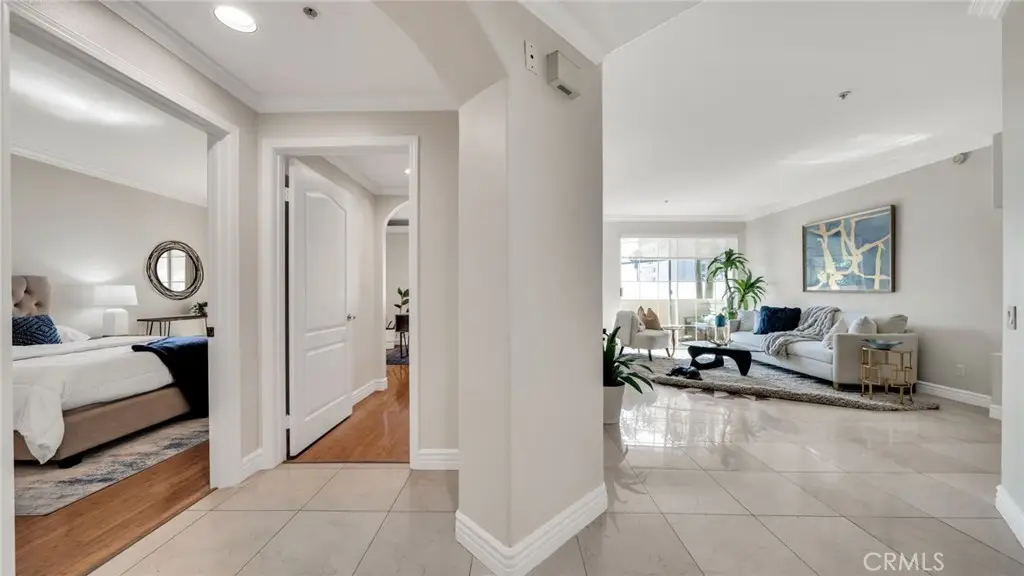 7218 Hillside Avenue #202, Los Angeles, CA 90046 - #1