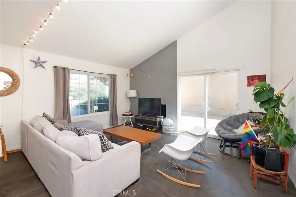 5015 Pearblossom, Riverside, CA 92507 - #1