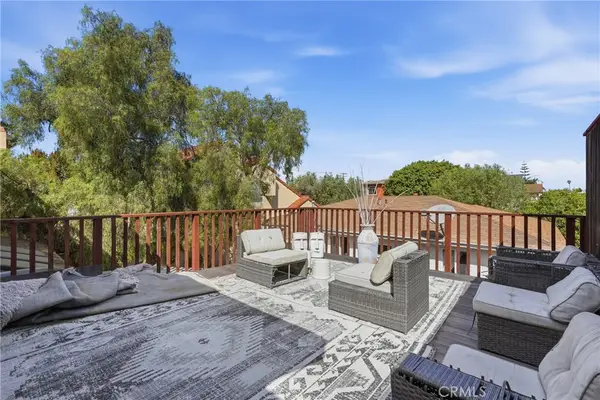 2304 Voorhees Ave, Redondo Beach, CA 90278