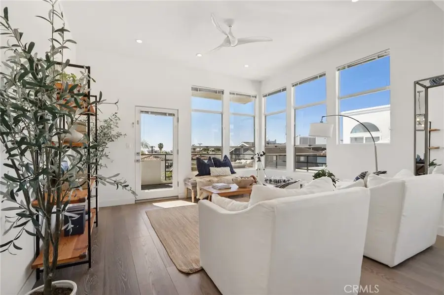 647 1st Place, Hermosa Beach, CA 90254 - #2