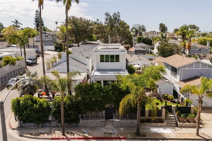 664 Rosecrans Avenue, Manhattan Beach, CA 90266 - #2